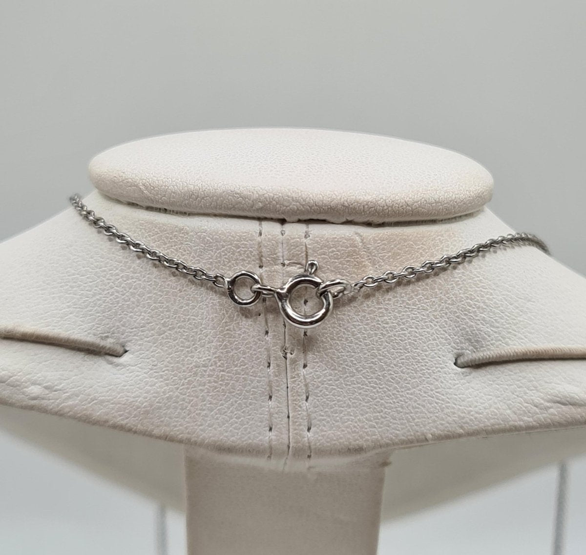 Collier or blanc serti d'un diamants - Castafiore