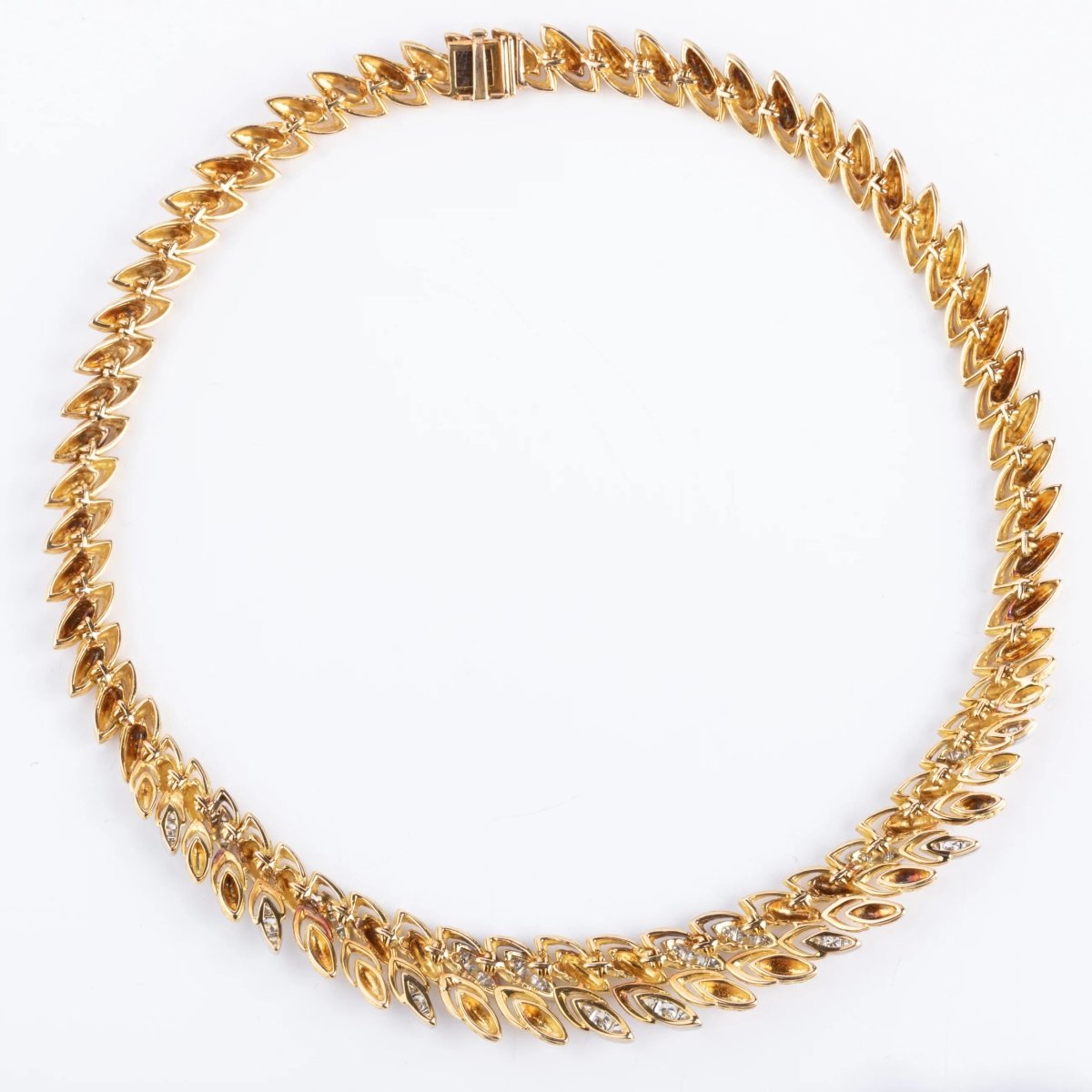 Collier or jaune,platine et diamants des années 1960 - Castafiore