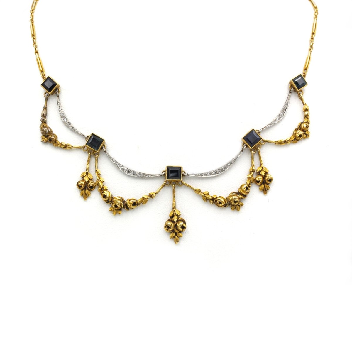 Collier - Or, Platine, Diamants et saphirs - Castafiore