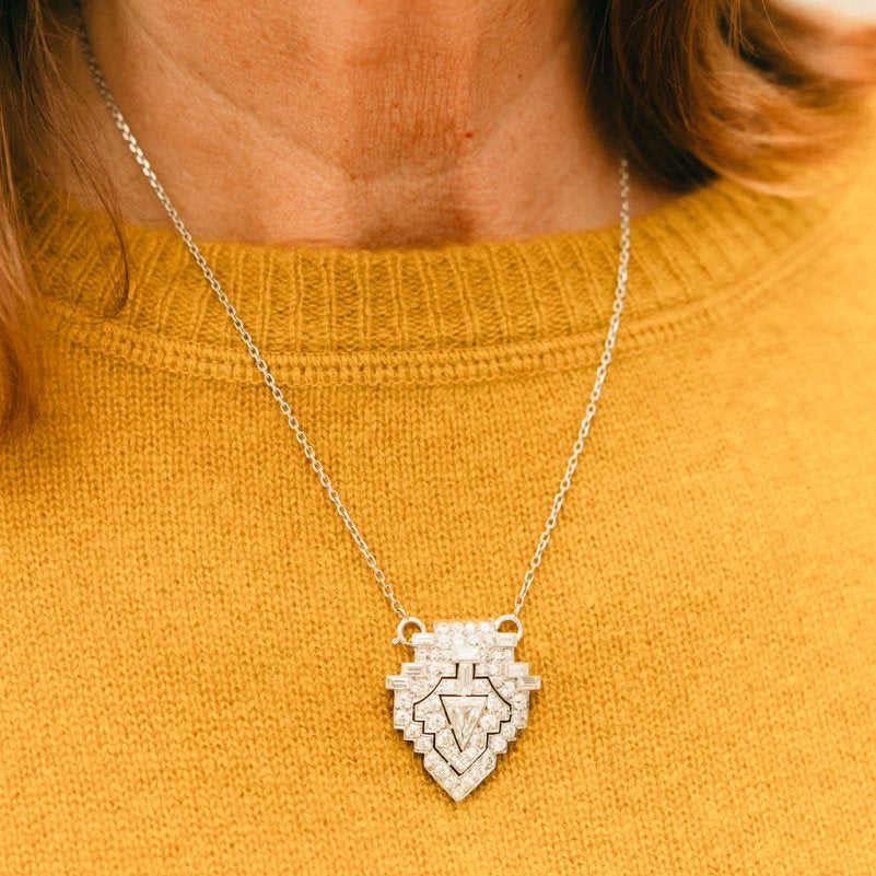 Collier Pendentif Art Déco en platine, or blanc et diamants - Castafiore