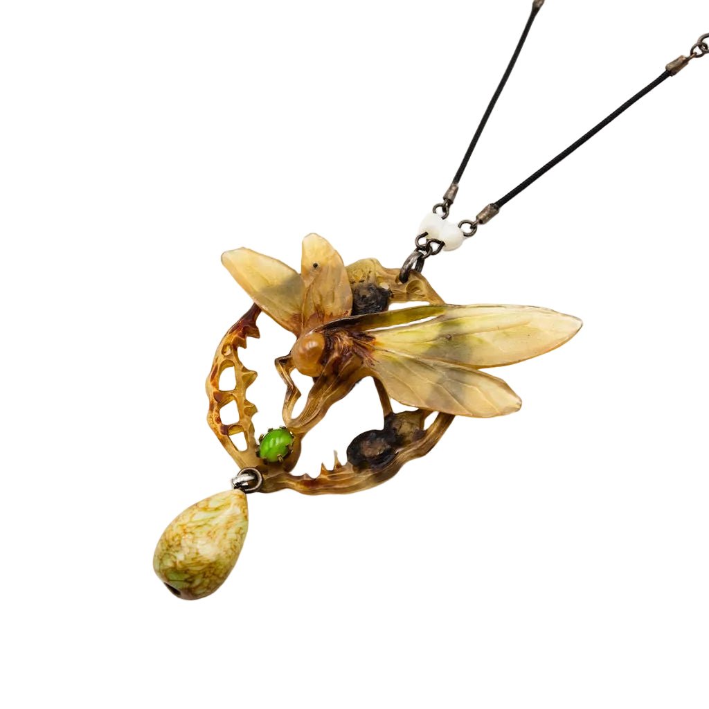 Collier Pendentif Art Nouveau GEORGE PIERRE en corne sculptée et pâte de verre - Castafiore