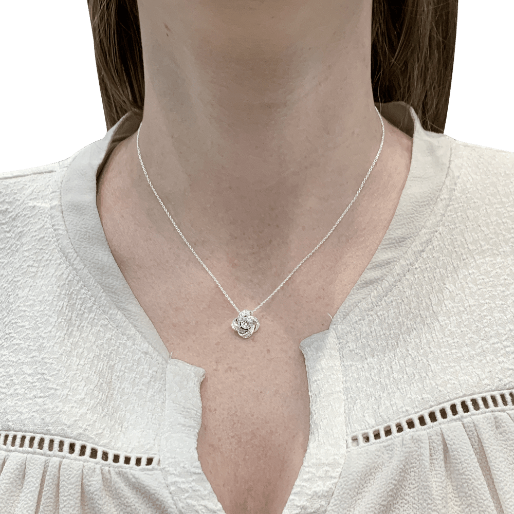 Collier Pendentif BOUCHERON "Pivoine" en or blanc et diamants - Castafiore