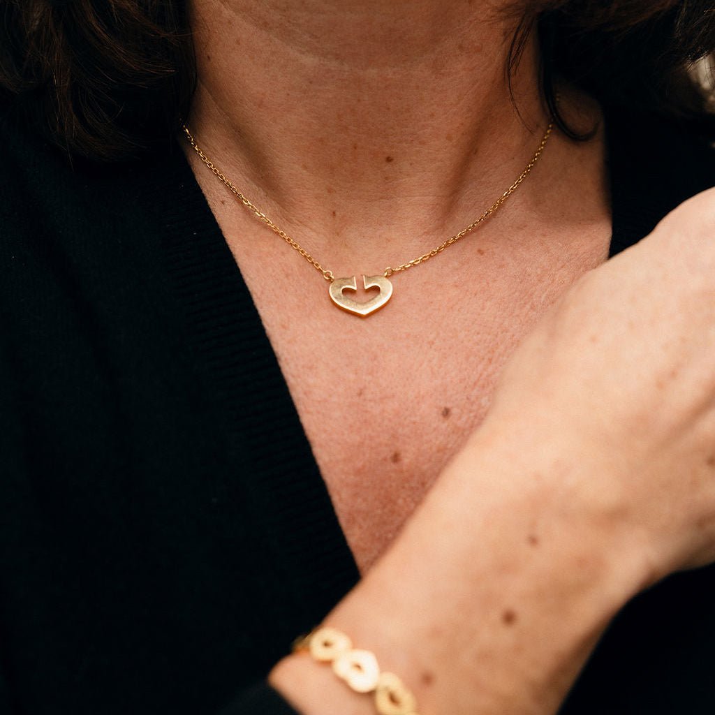 Collier Pendentif CARTIER "Coeurs et Symboles" en or jaune - Castafiore