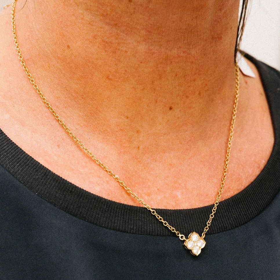 Collier Pendentif CARTIER "Inde Mystérieuse" en or jaune et diamants - Castafiore