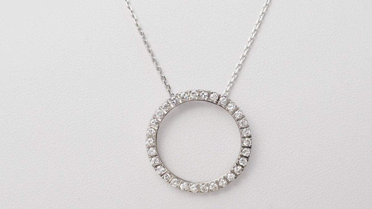 Collier pendentif cercle en or blanc et diamants - Castafiore