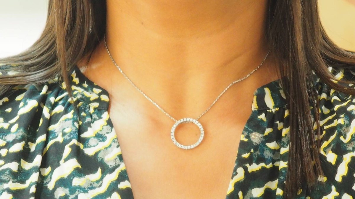 Collier pendentif cercle en or blanc et diamants - Castafiore