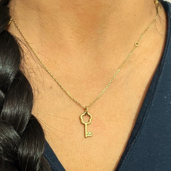 Collier Pendentif CHANEL en or jaune et diamant - Castafiore