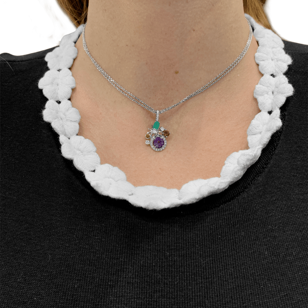 Collier Pendentif CHAUMET "Attrape - moi... si tu m'aimes" en or blanc, améthyste, chrysoprase, tourmaline et diamants - Castafiore