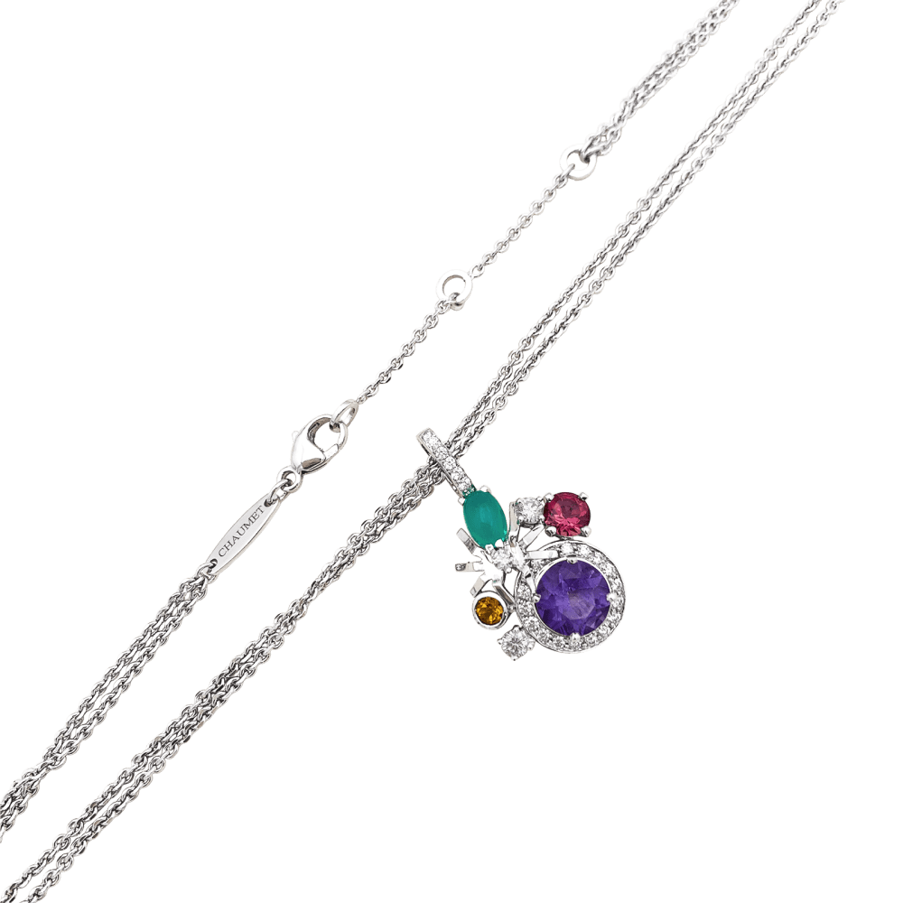 Collier Pendentif CHAUMET "Attrape - moi... si tu m'aimes" en or blanc, améthyste, chrysoprase, tourmaline et diamants - Castafiore