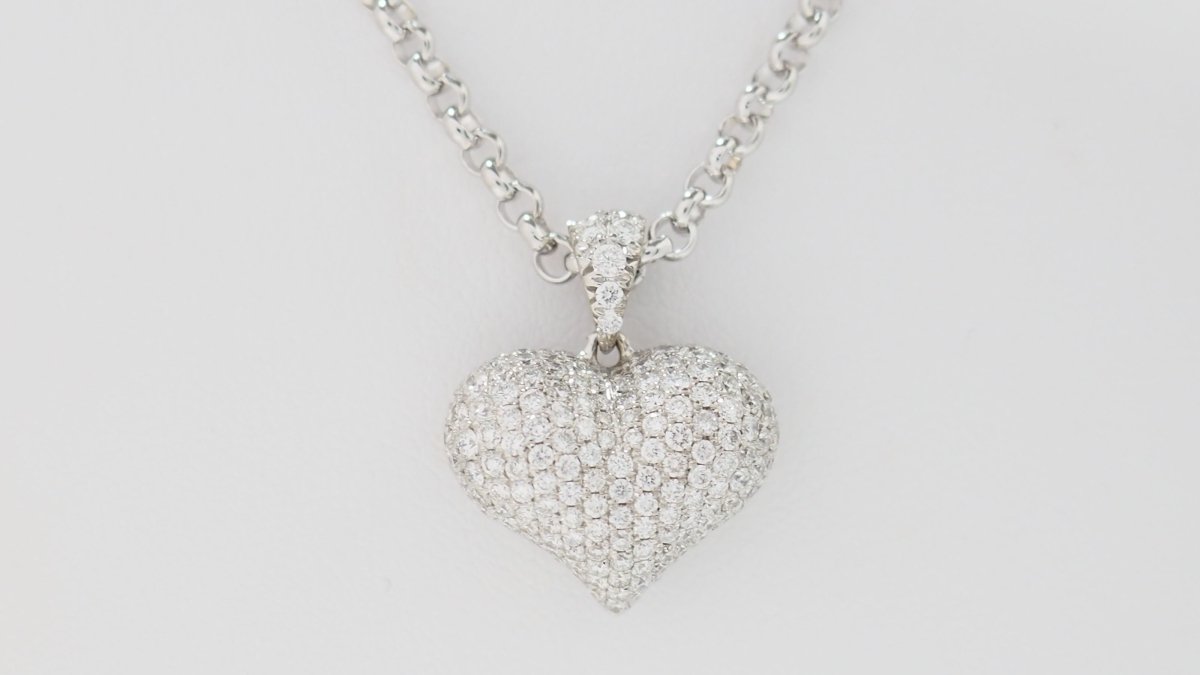 Collier pendentif coeur en or blanc et diamants