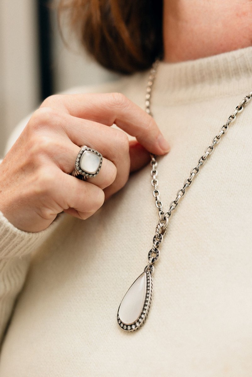 Collier Pendentif DAVID YURMAN en argent, nacre et diamants - Castafiore