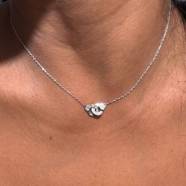 Collier Pendentif DINH VAN "Menottes R8" en or blanc et diamants - Castafiore