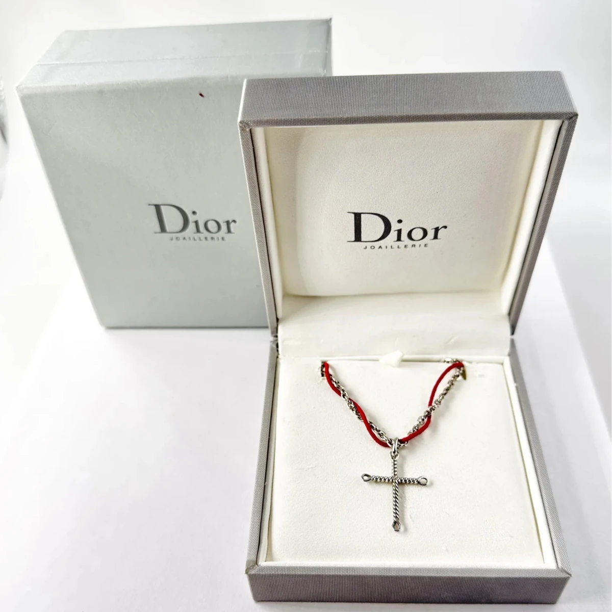 Collier Pendentif DIOR Croix en argent et cordon - Castafiore