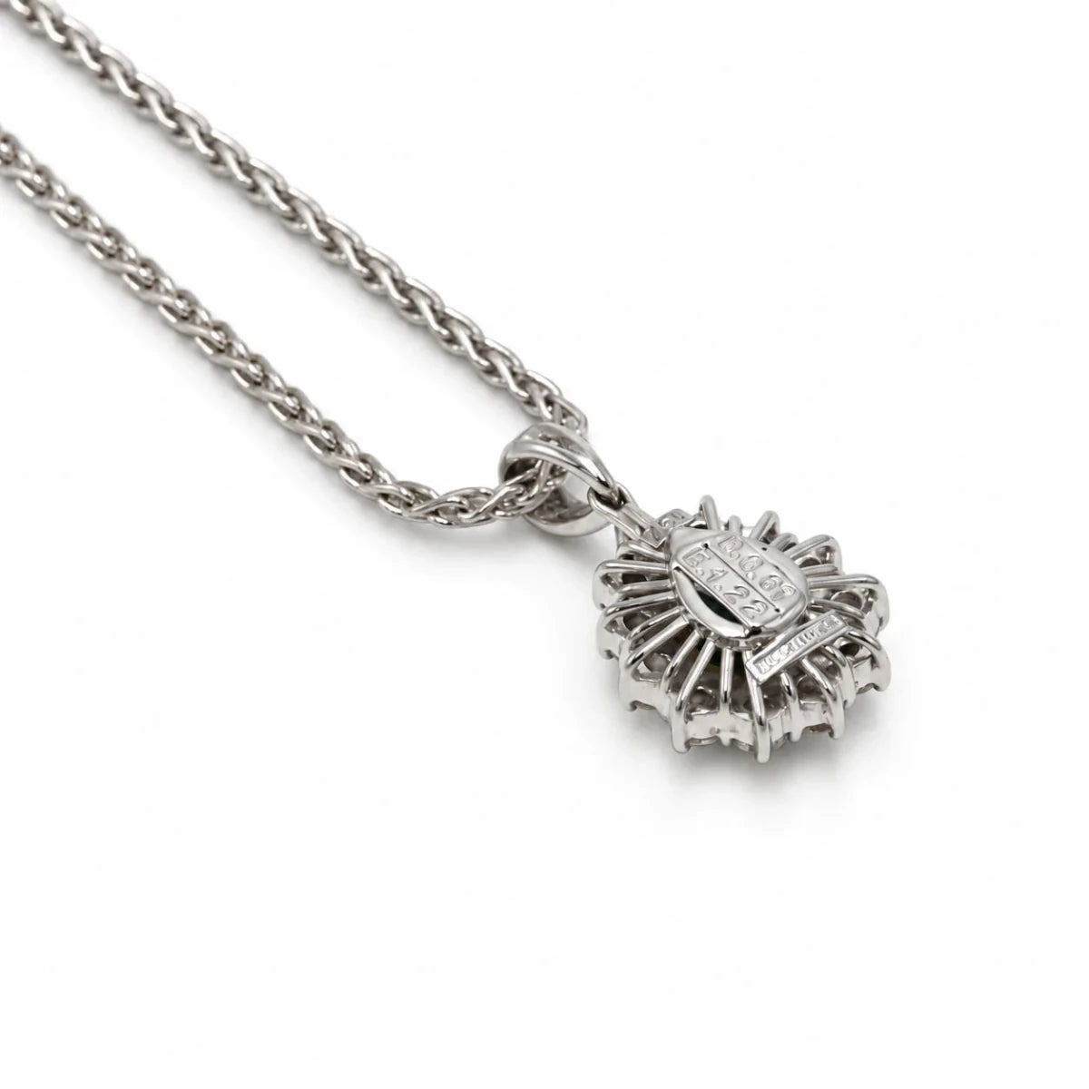 Collier Pendentif en or blanc, émeraude et diamants - Castafiore