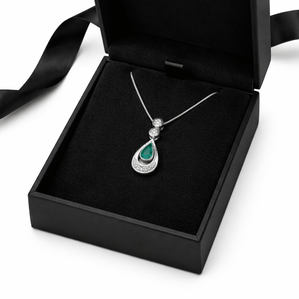 Collier Pendentif en or blanc, émeraude et diamants - Castafiore