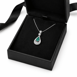 Collier Pendentif en or blanc, émeraude et diamants - Castafiore