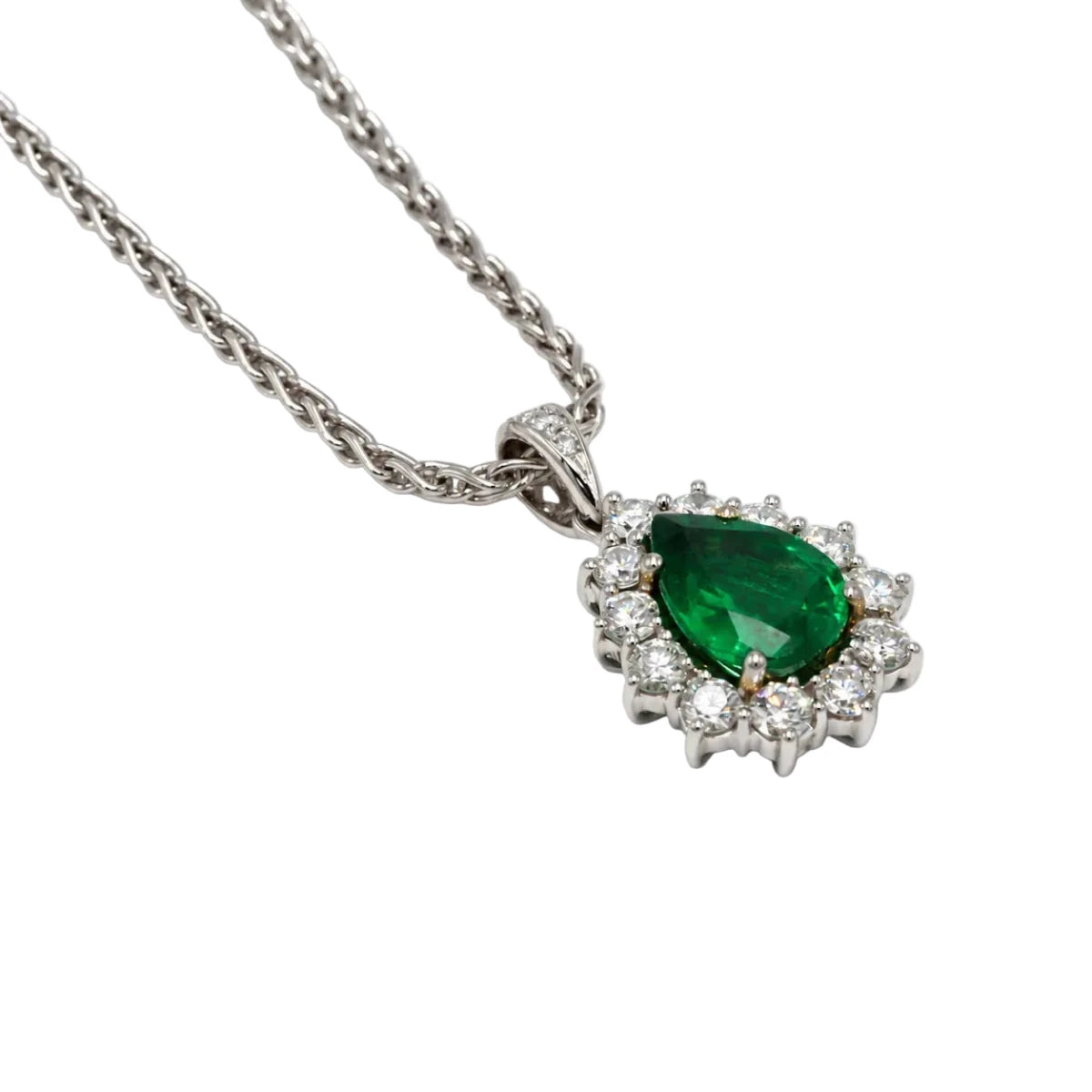 Collier Pendentif en or blanc, émeraude et diamants - Castafiore