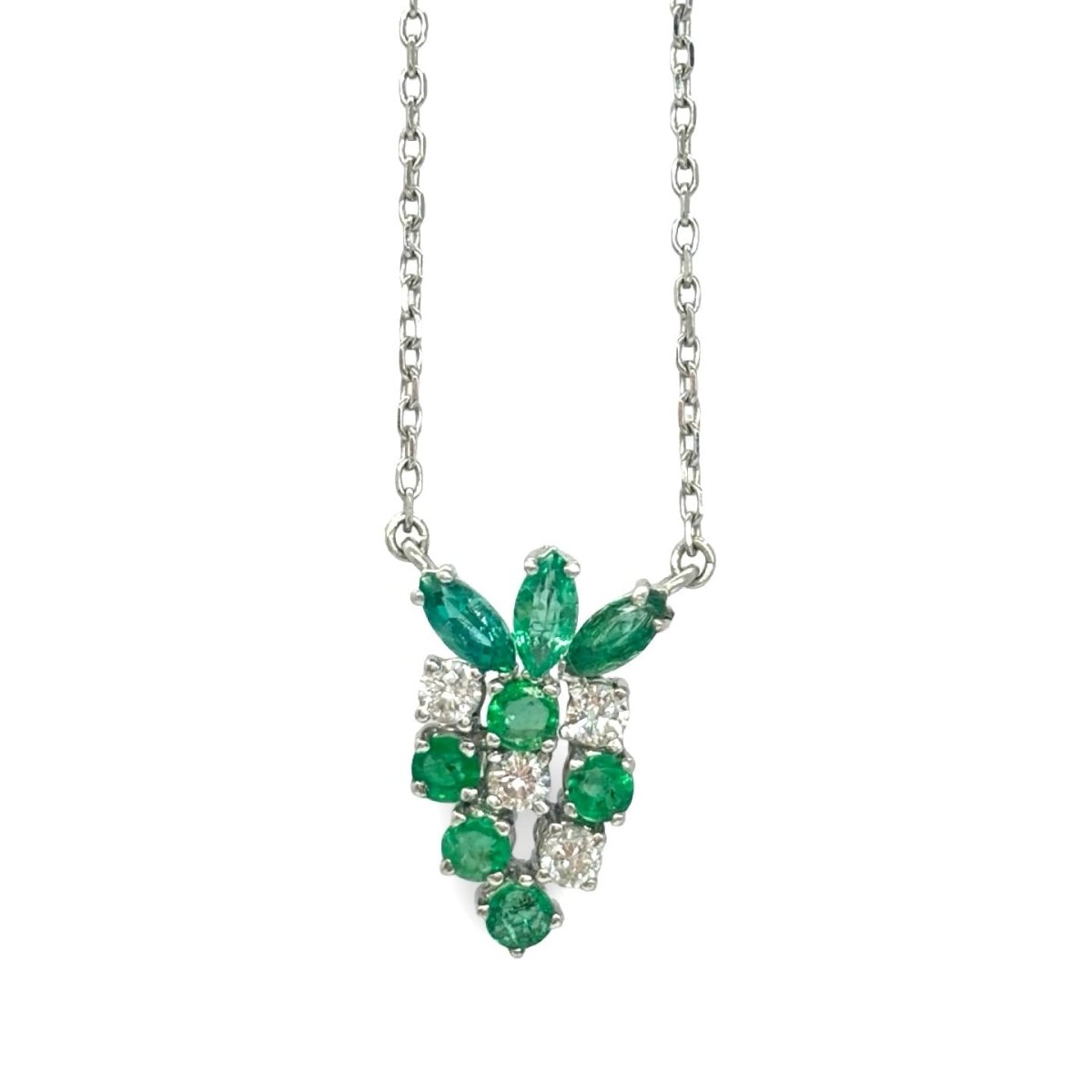 Collier Pendentif en or blanc, émeraudes et diamants - Castafiore