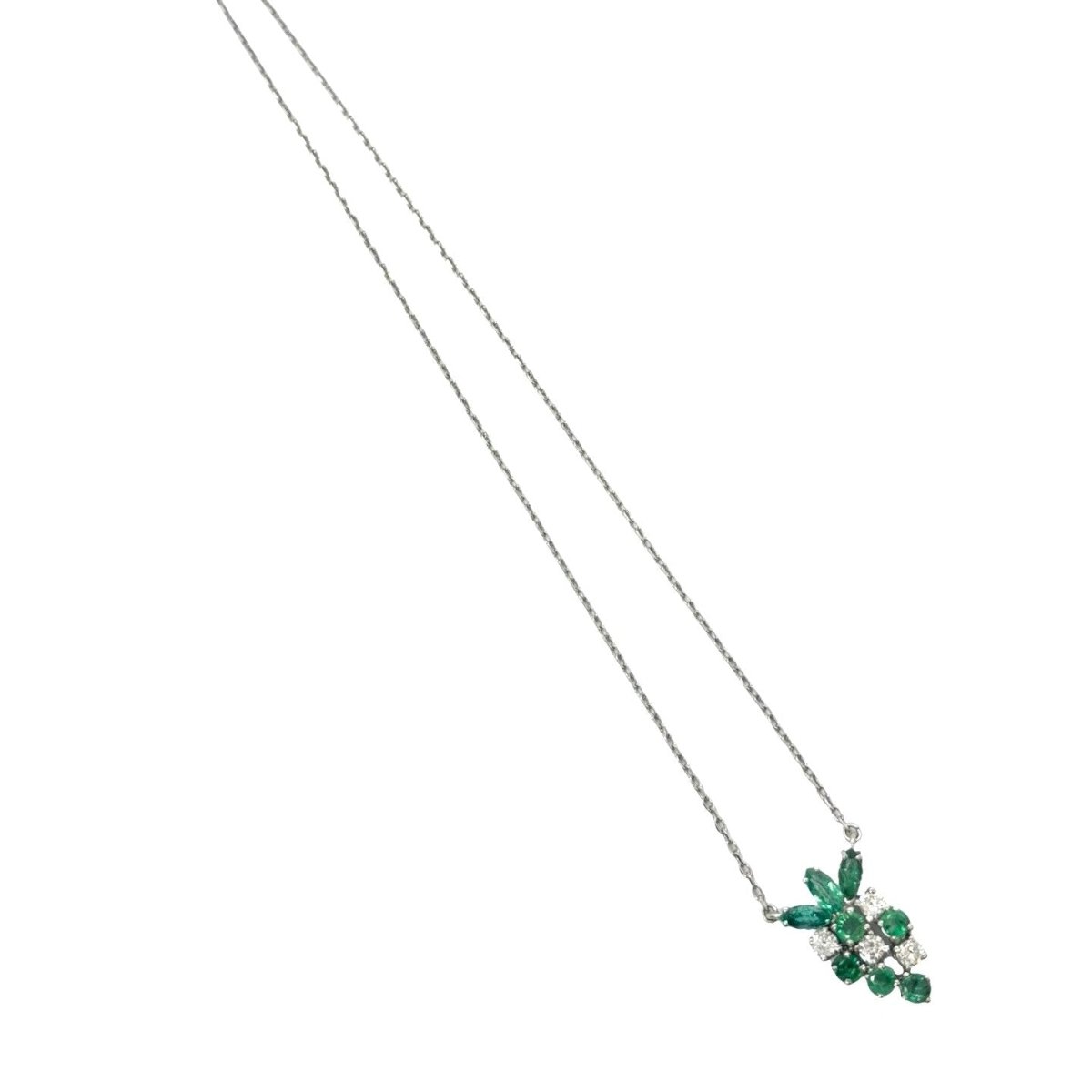 Collier Pendentif en or blanc, émeraudes et diamants - Castafiore