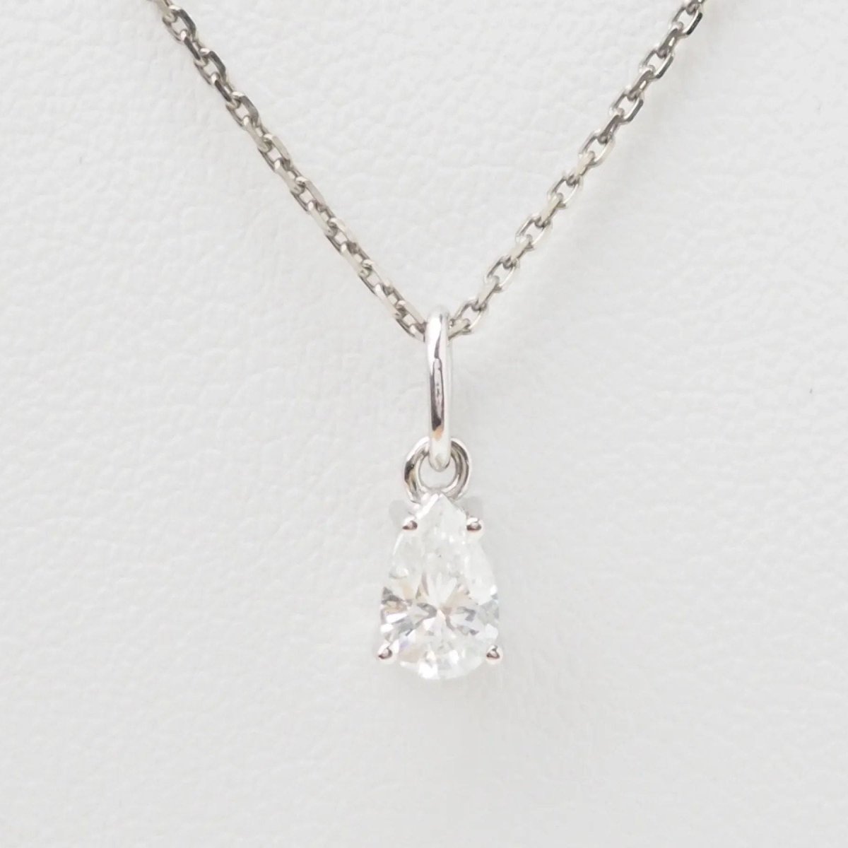 Collier pendentif en or blanc et diamant - Castafiore