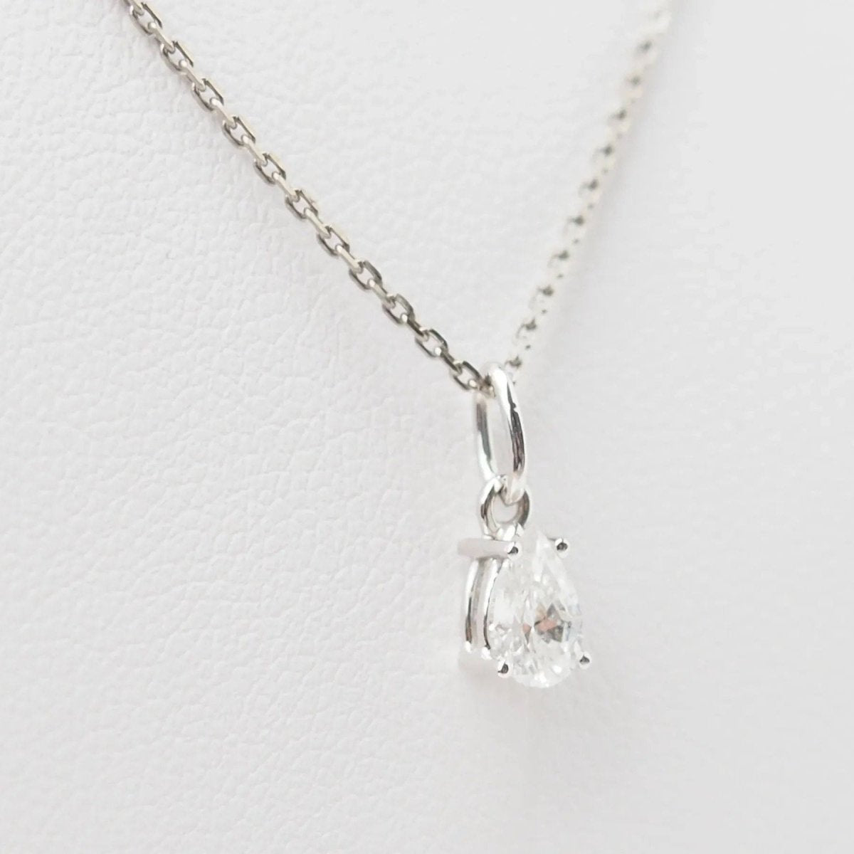 Collier pendentif en or blanc et diamant - Castafiore