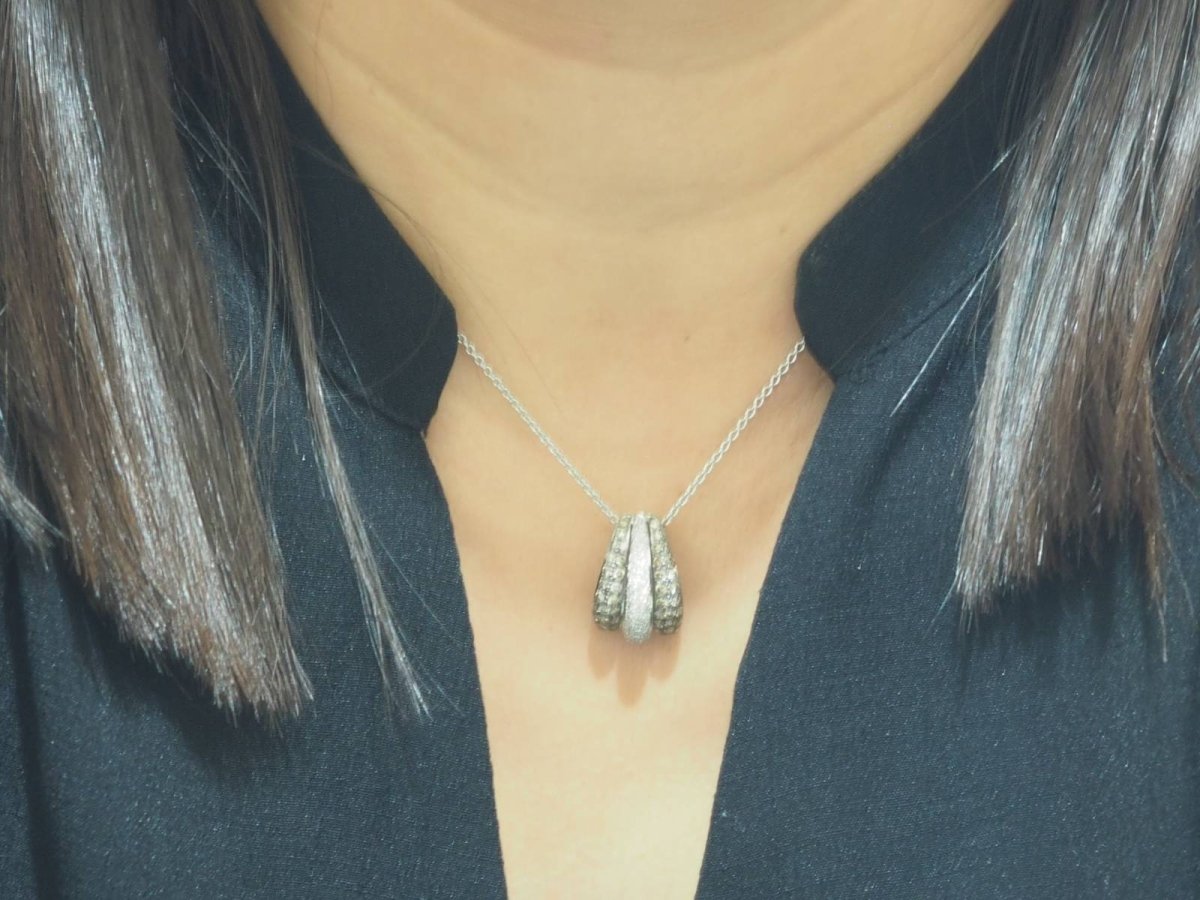 Collier pendentif en or blanc et diamants - Castafiore