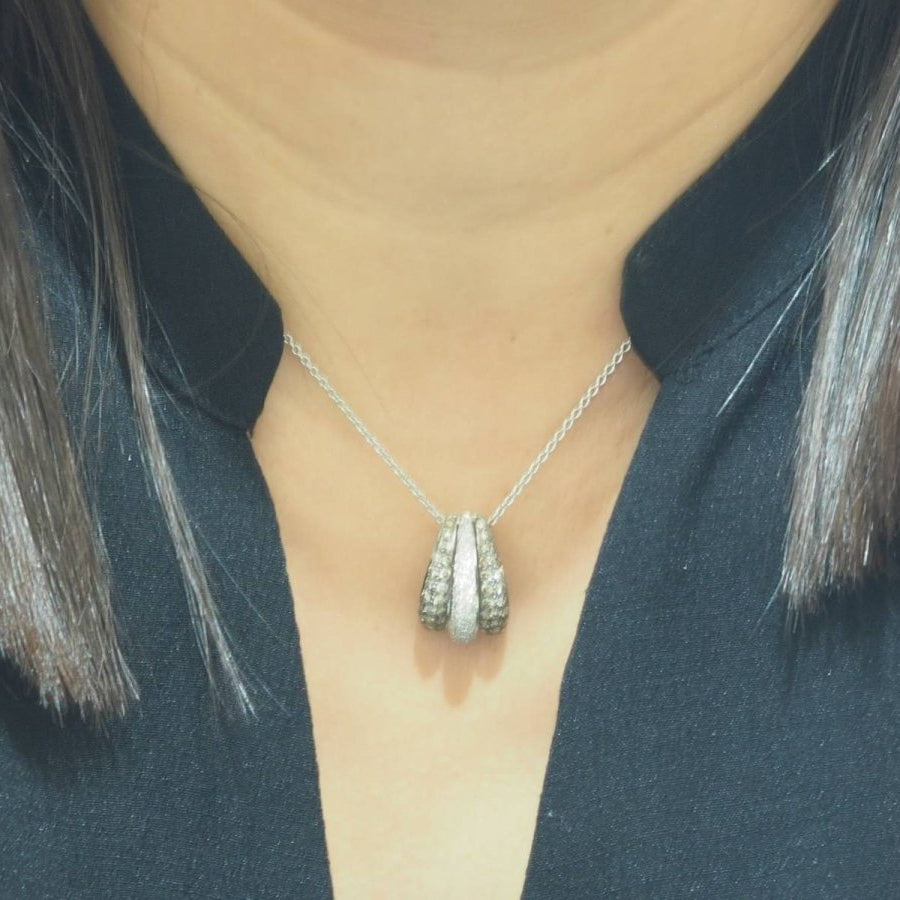 Collier pendentif en or blanc et diamants - Castafiore