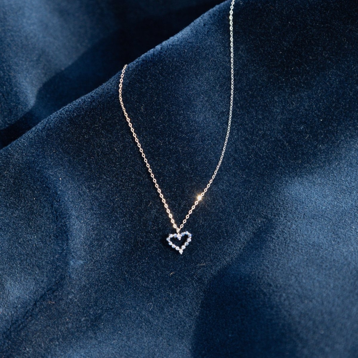 Collier Pendentif en or blanc et saphirs - Castafiore