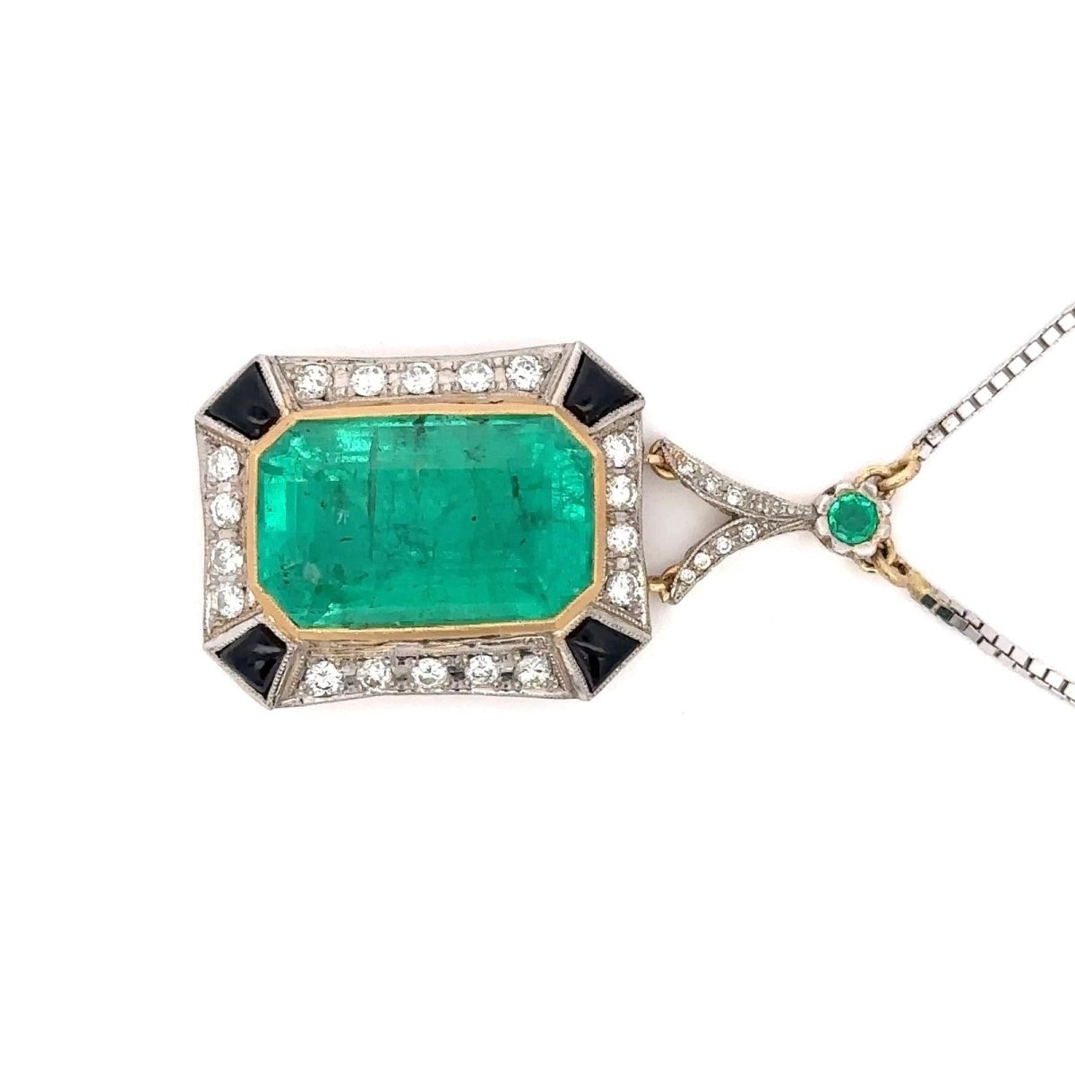 Collier Pendentif en or blanc, or jaune, platine, émeraude et diamants - Castafiore