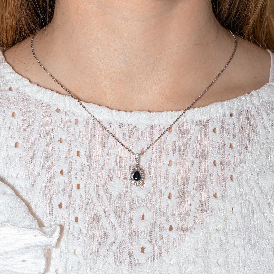 Collier Pendentif en or blanc, saphir et diamants - Castafiore