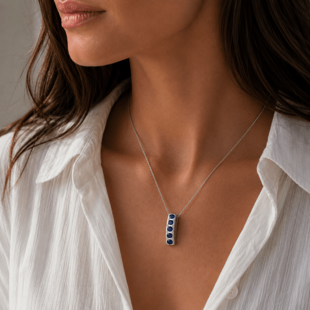 Collier Pendentif en or blanc, saphirs et diamants - Castafiore