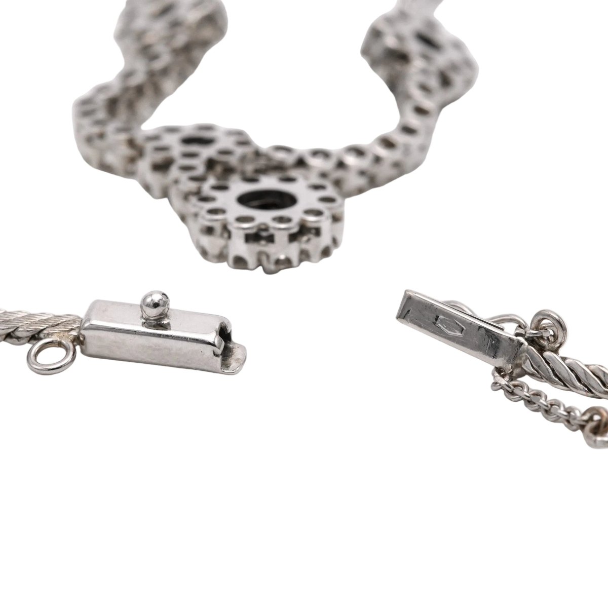 Collier Pendentif en or blanc, saphirs et diamants - Castafiore