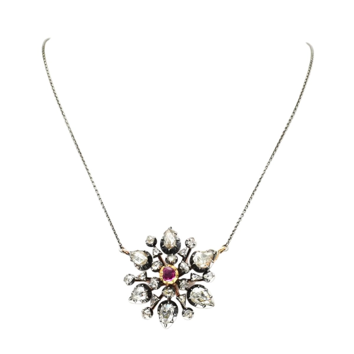Collier Pendentif en or jaune, argent, rubis et diamants - Castafiore