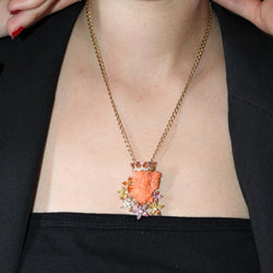 Collier Pendentif en or jaune, corail et diamants - Castafiore