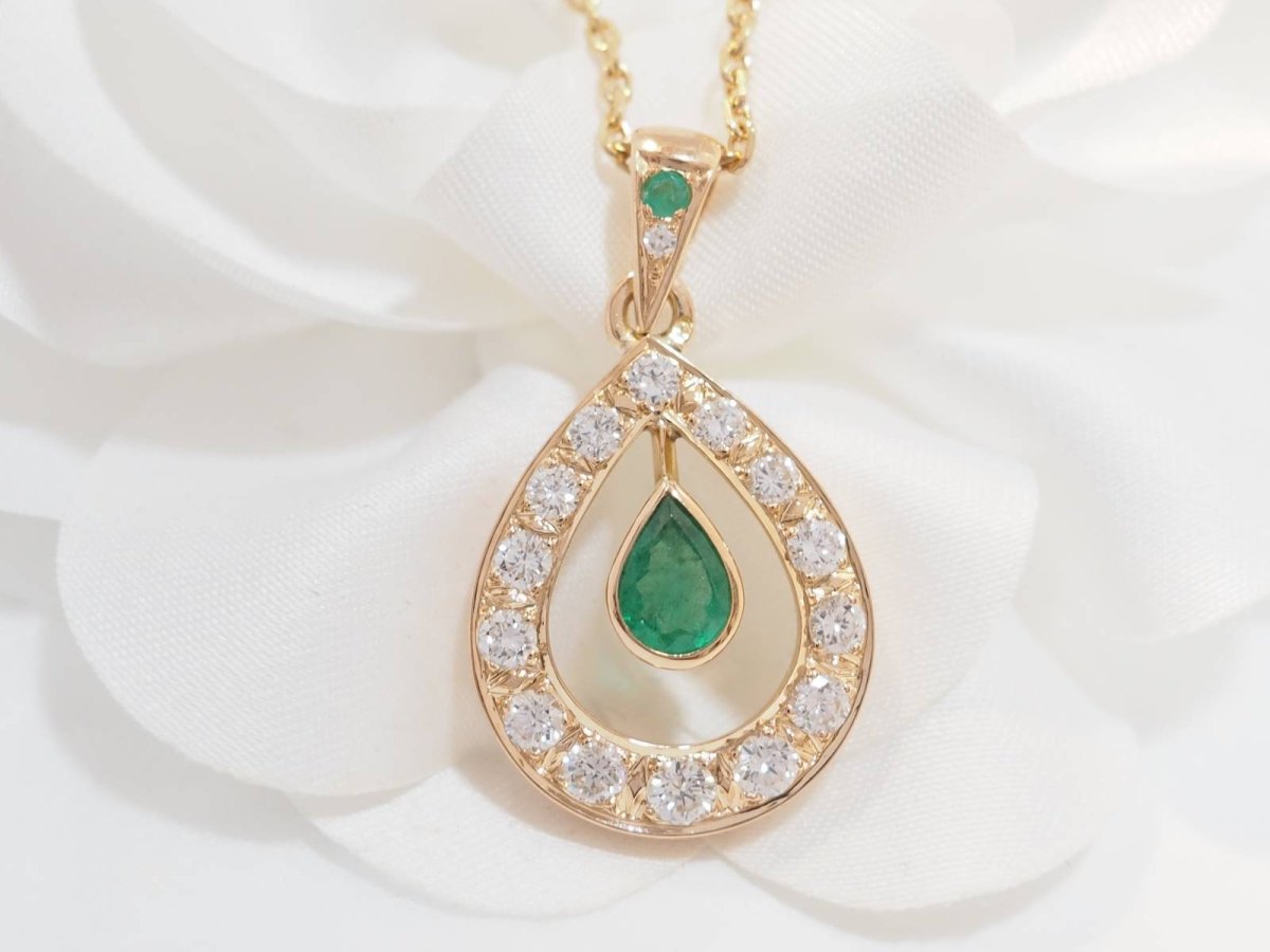 Collier pendentif en or jaune, émeraude et diamants - Castafiore