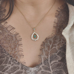 Collier pendentif en or jaune, émeraude et diamants - Castafiore