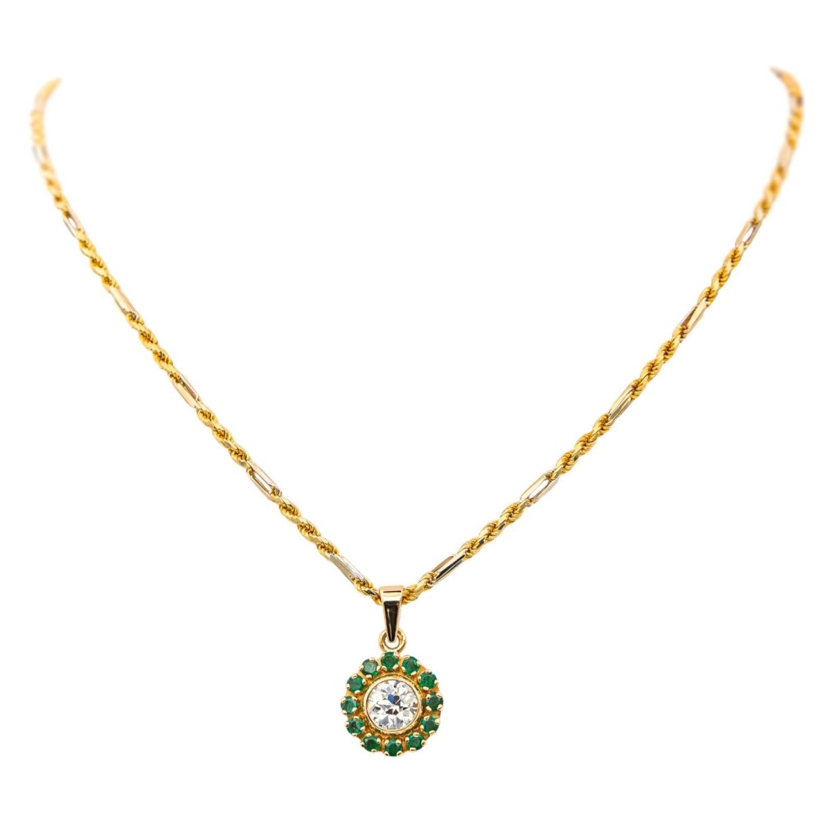Collier Pendentif en or jaune, émeraudes et diamant - Castafiore