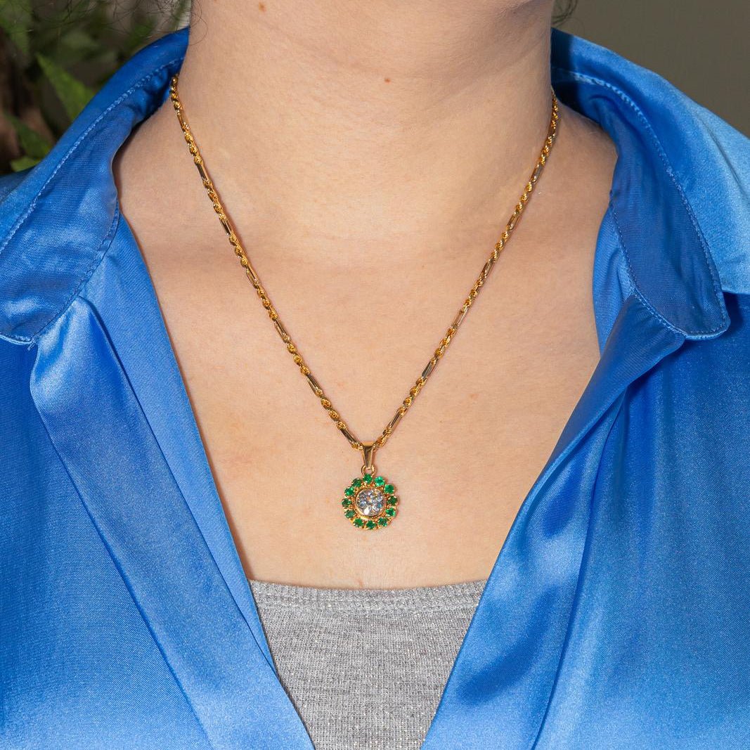 Collier Pendentif en or jaune, émeraudes et diamant - Castafiore