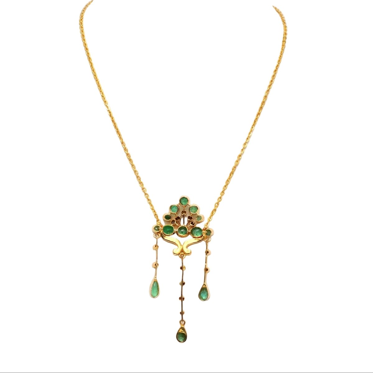 Collier Pendentif en or jaune, émeraudes et perles - Castafiore