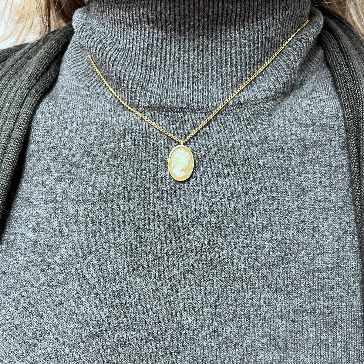Collier Pendentif en or jaune et camée - Castafiore
