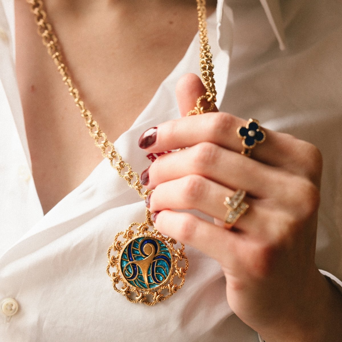 Collier Pendentif en or jaune et émail - Castafiore