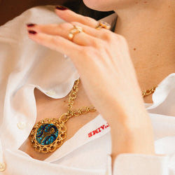 Collier Pendentif en or jaune et émail - Castafiore