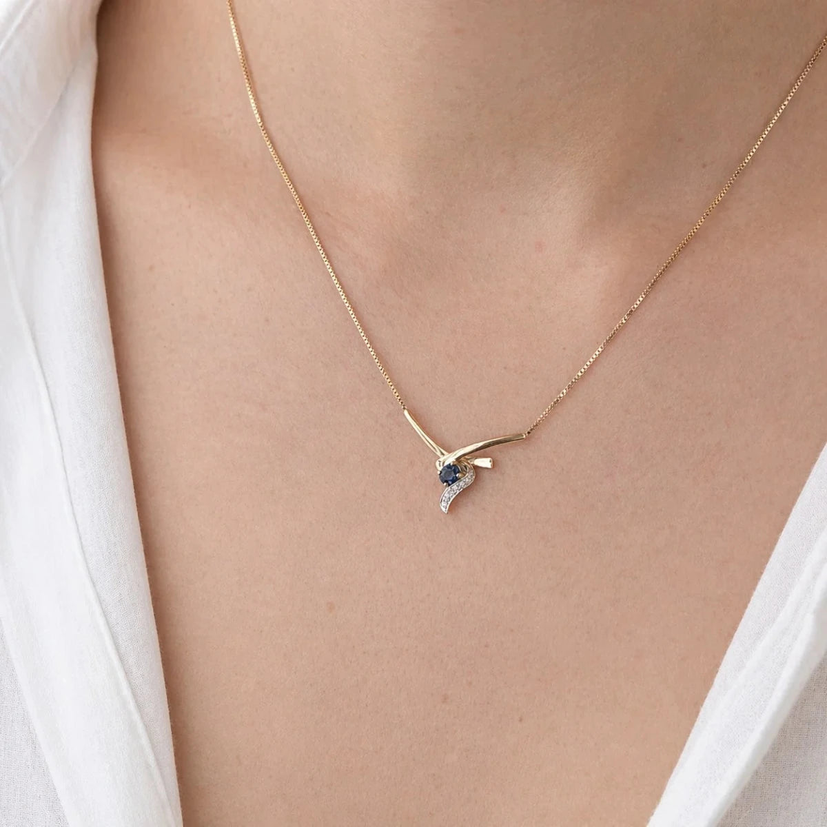 Collier Pendentif en or jaune, saphir et diamants - Castafiore