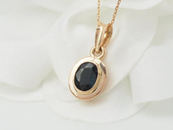 Collier pendentif en or rose et saphir - Castafiore