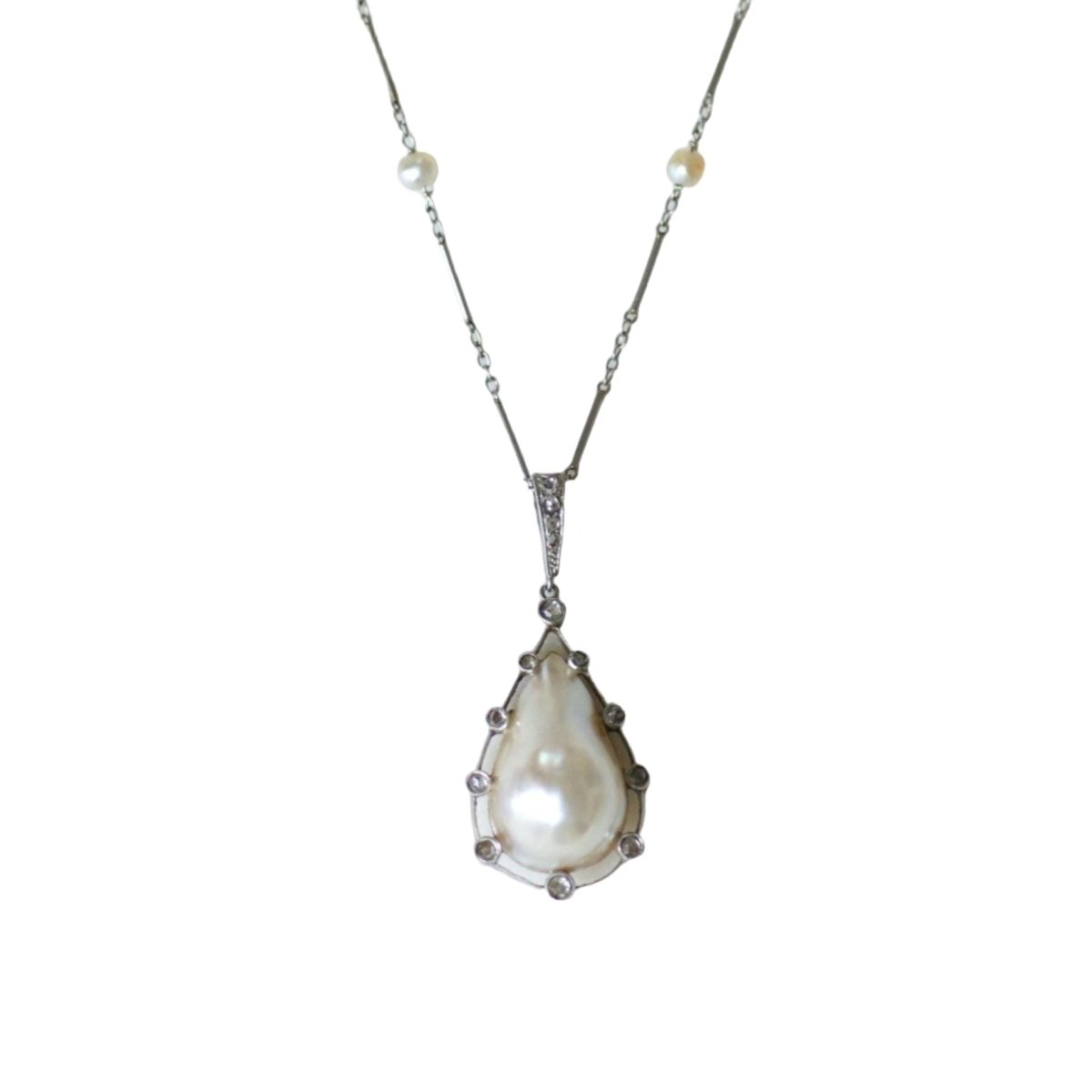 Collier Pendentif en platine or jaune, perle, et diamants - Castafiore