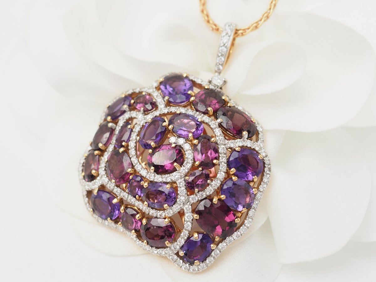 Collier pendentif fleur en or rose, pierres fines et diamants - Castafiore