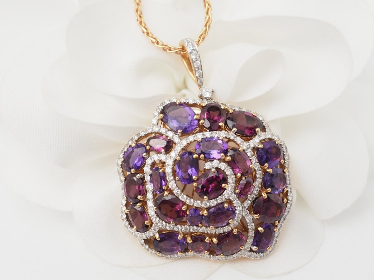 Collier pendentif fleur en or rose, pierres fines et diamants - Castafiore