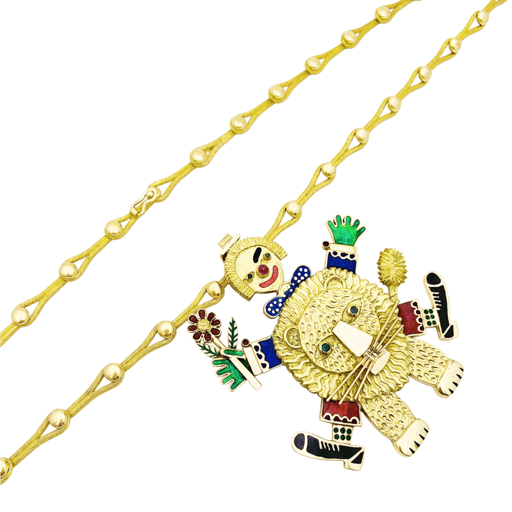 Collier Pendentif HENRI HECHT MAÏK "Le clown et le lion" en or jaune, émail, rubis et émeraudes - Castafiore
