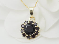 Collier pendentif marguerite en or jaune et grenats - Castafiore