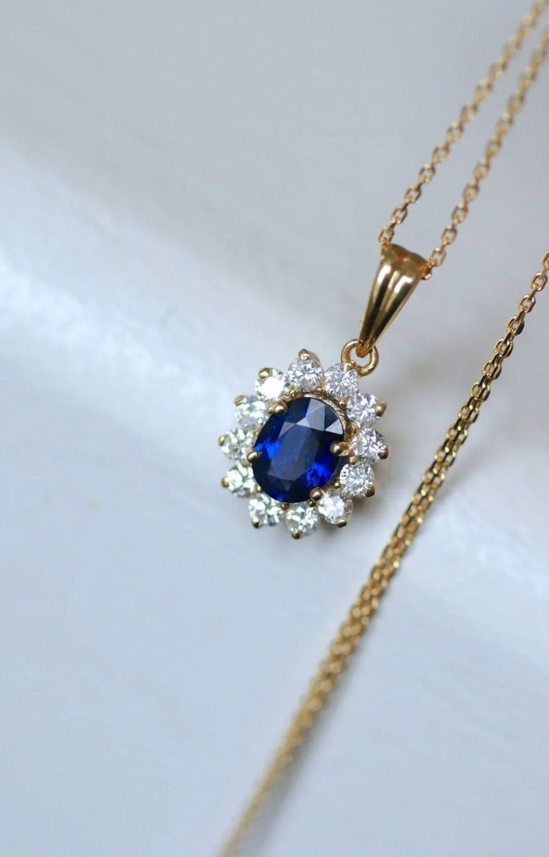 Collier pendentif marguerite saphir et diamants - Castafiore